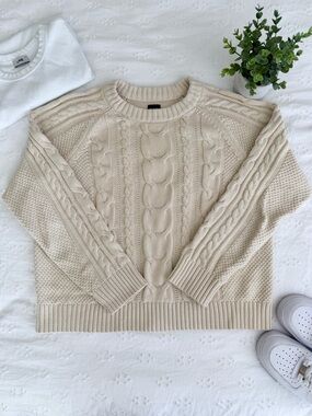 GAP Cable‑Knit Sweater – Size Medium
